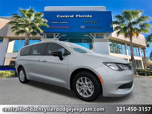 2026 Chrysler Voyager LX's photo