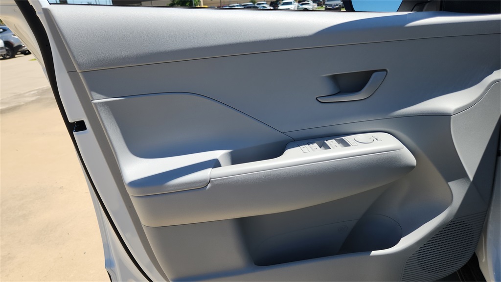 2025 Hyundai Kona SEL photo 16