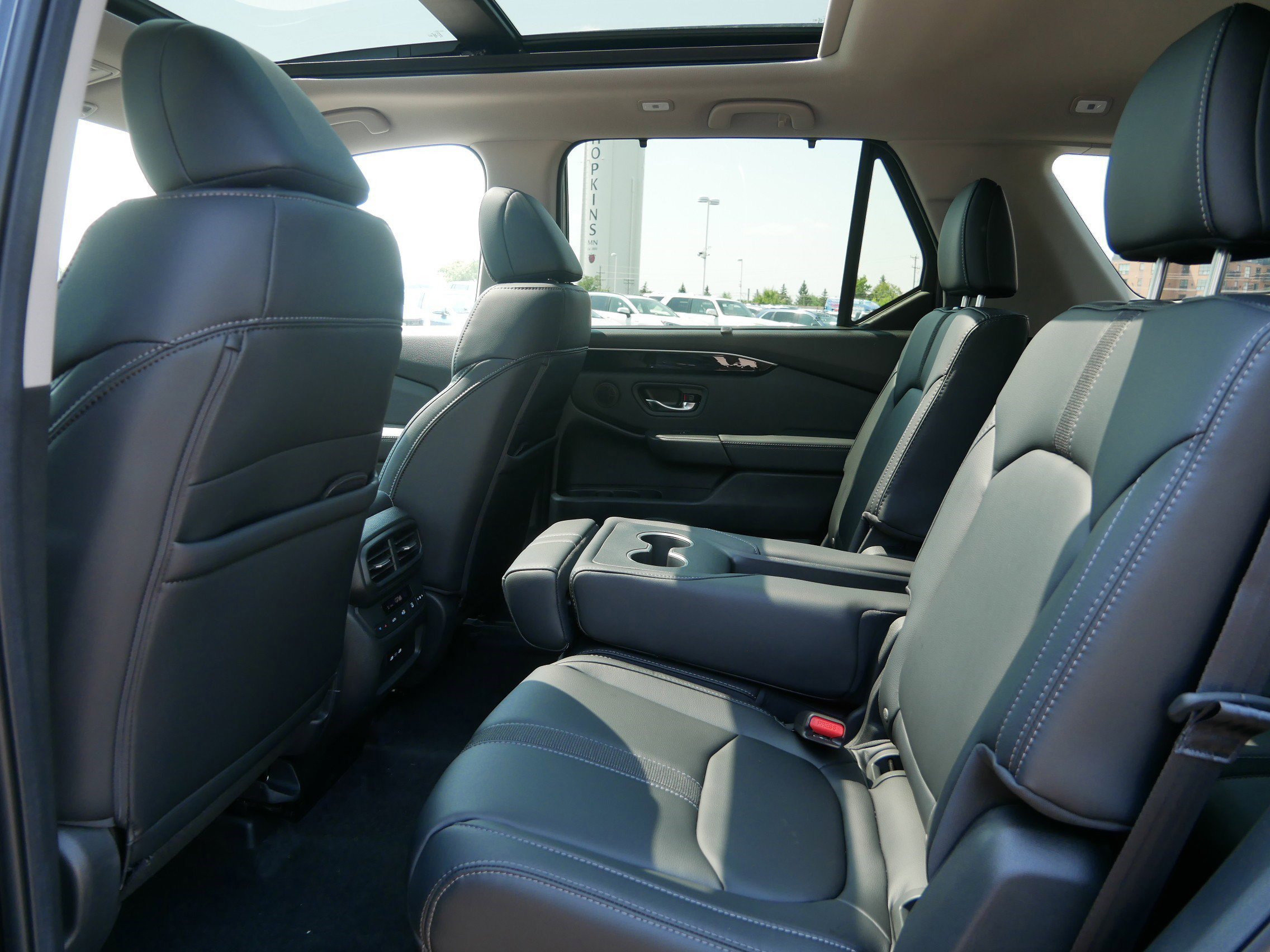 2025 Honda Pilot Touring photo 9