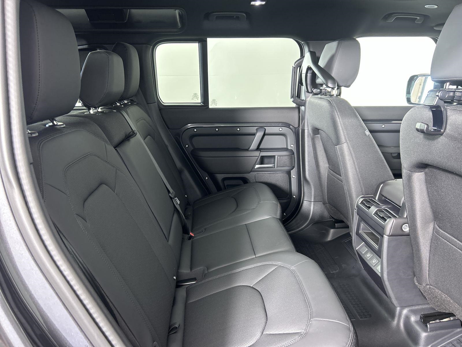 2025 Land Rover Defender 110 S photo 30