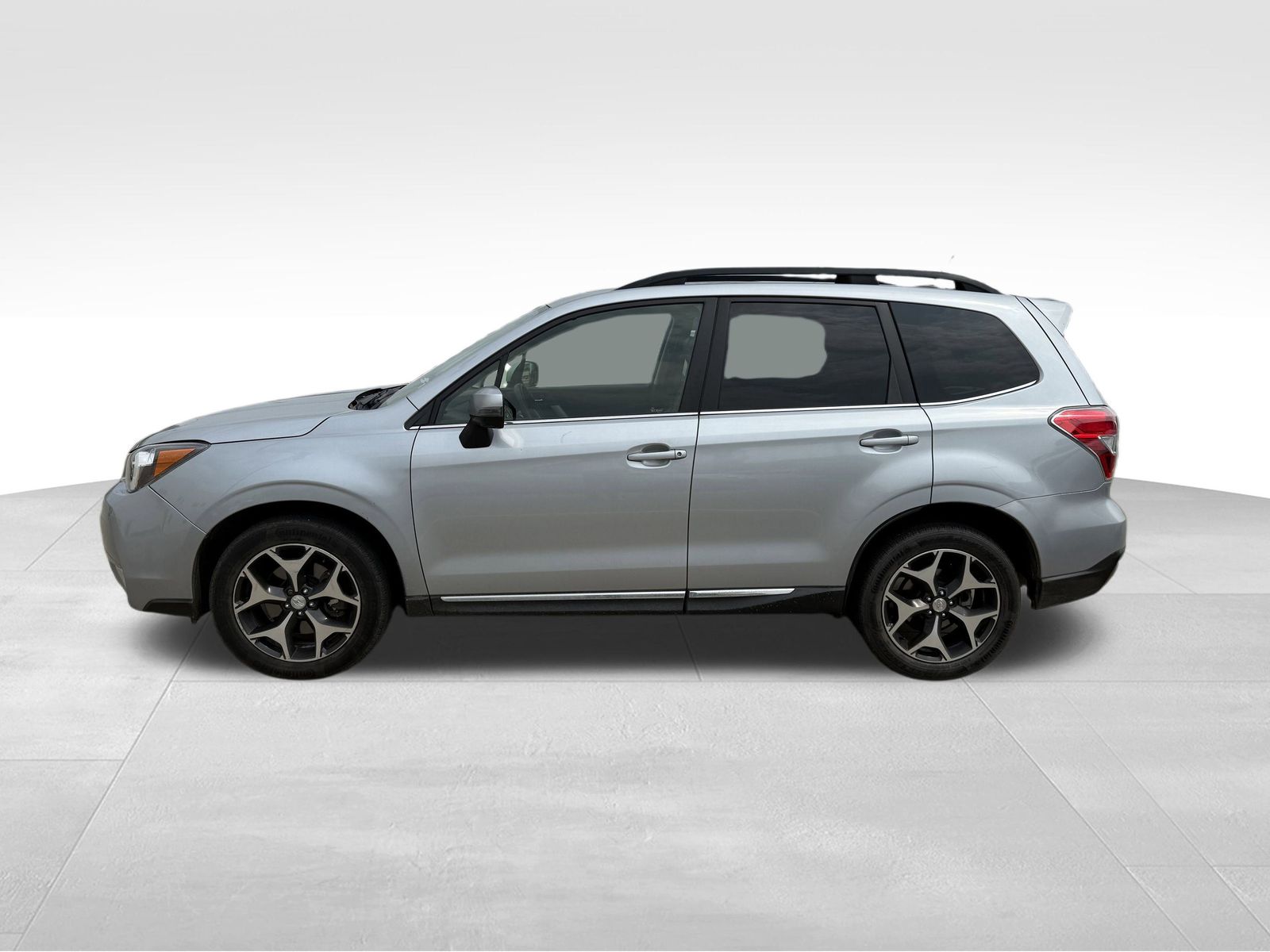 2015 Subaru Forester 2.0XT Touring photo 2