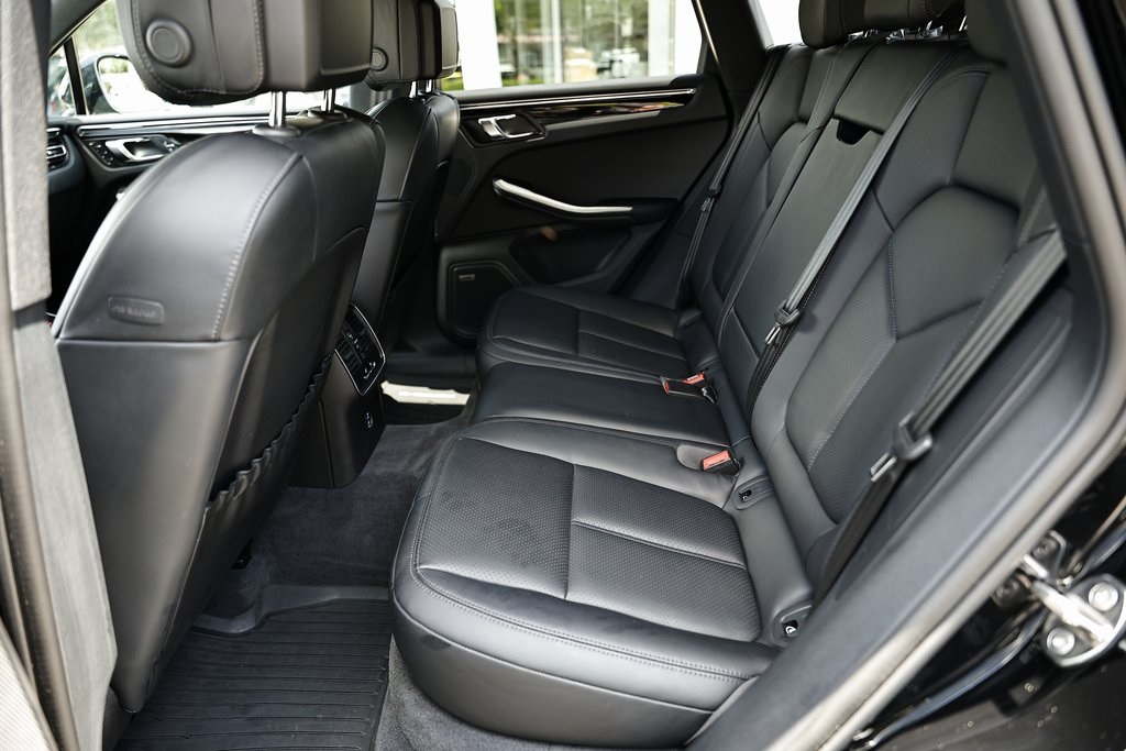 2024 Porsche Macan T photo 25