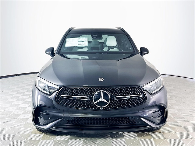 2025 Mercedes Benz GLC 300 photo 2