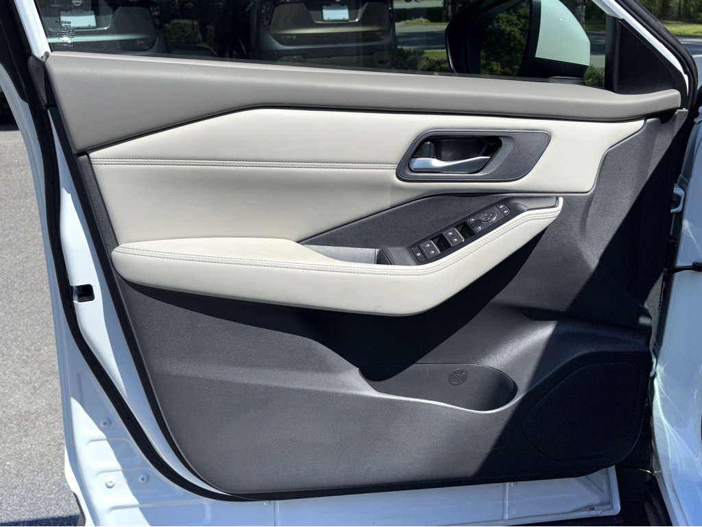 2024 Nissan Rogue SL photo 23