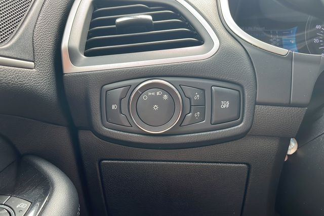 2019 Ford Edge SEL photo 13