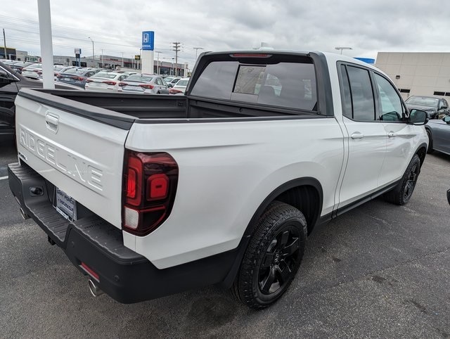 2025 Honda Ridgeline Black Edition photo 2
