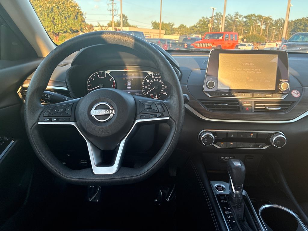 2023 Nissan Altima 2.5 SV photo 13