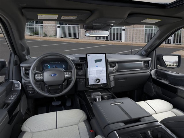 2025 Ford F-150 Lightning Platinum photo 7