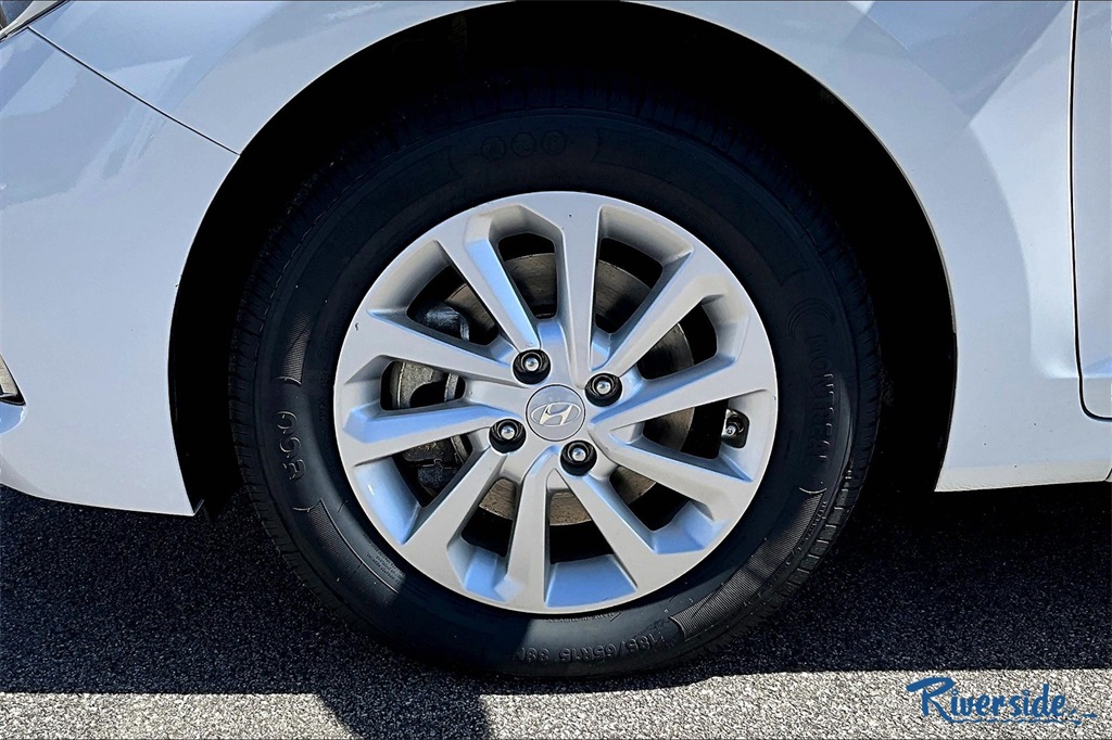 2022 Hyundai Accent SEL photo 27