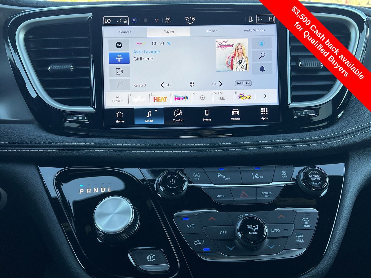 2026 Chrysler Pacifica photo 3