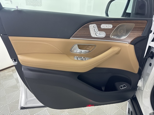 2026 Mercedes Benz GLS 450 4MATIC photo 11
