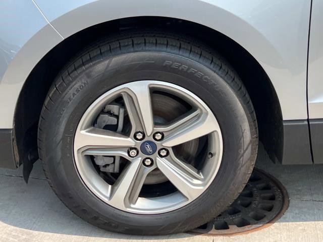 2022 Ford Edge SEL photo 8
