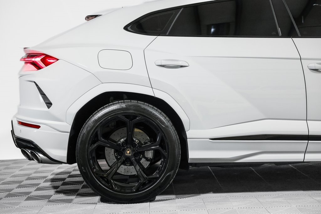 2020 Lamborghini Urus Base photo 2