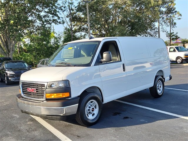 2025 Gmc Savana Cargo 2500 photo 2