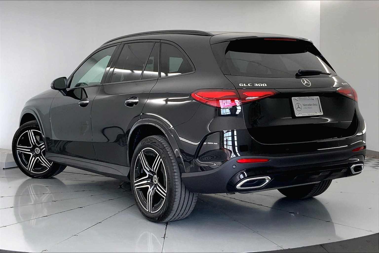 2026 Mercedes Benz GLC 300 4MATIC photo 2