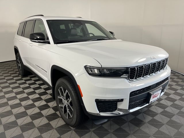 2025 Jeep Grand Cherokee Limited photo 2
