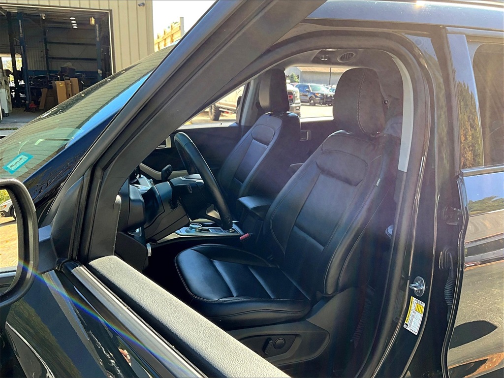 2022 Ford Explorer XLT photo 10
