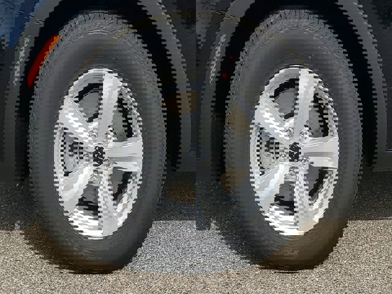 2025 Kia Sorento LX photo 11