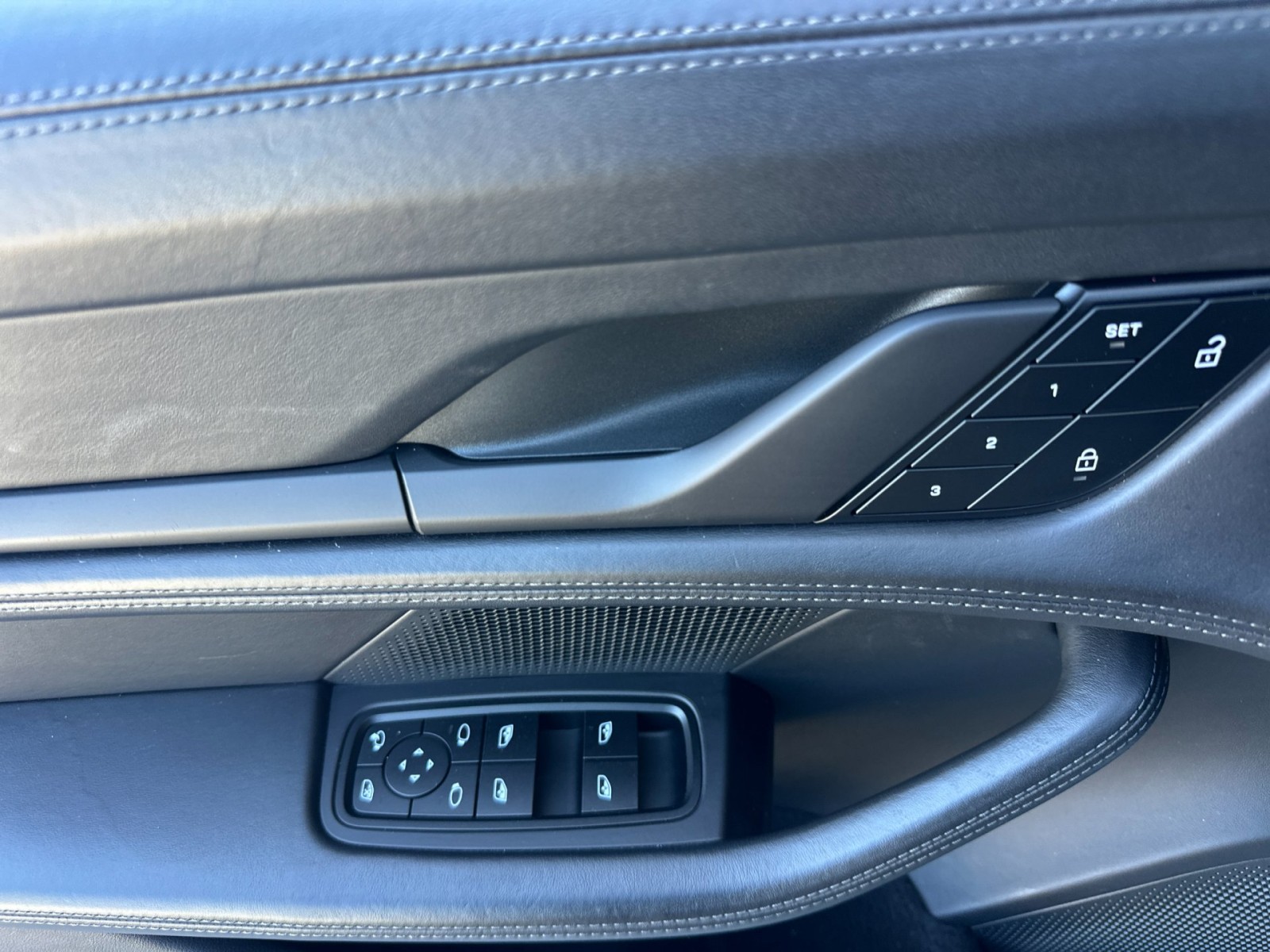2022 Porsche Taycan 4S photo 12