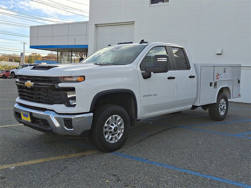 2025 Chevrolet Silverado 2500HD photo 2