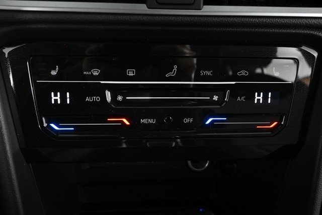 2025 Volkswagen Taos SE photo 21