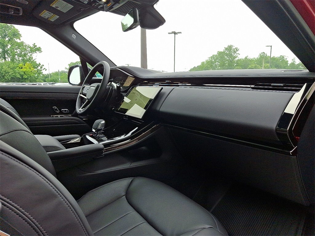 2025 Land Rover Range Rover Sport SE photo 5