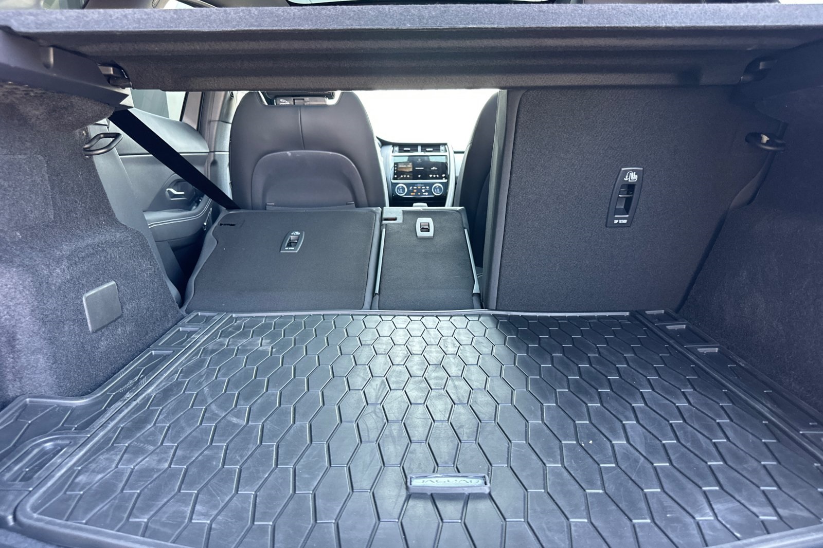 2024 Jaguar E-PACE R-Dynamic SE photo 14