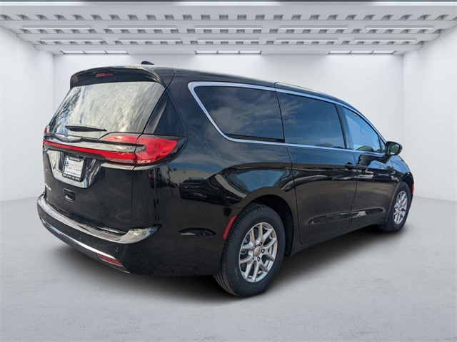 2025 Chrysler Pacifica photo 2