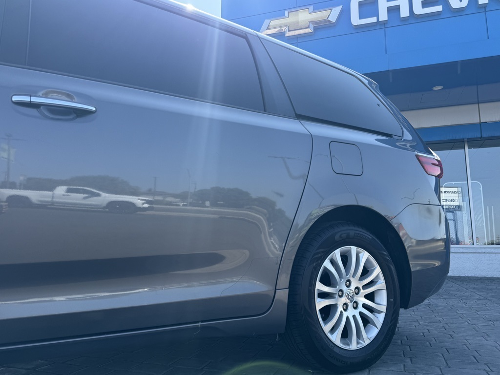 2017 Toyota Sienna Limited XLE Premium photo 3