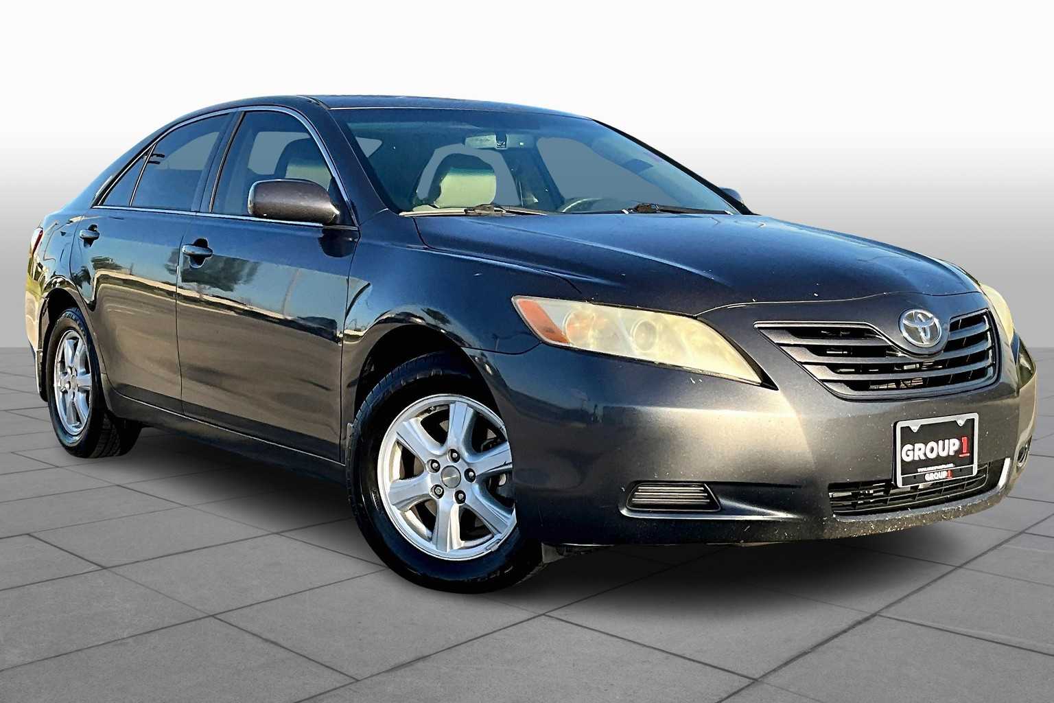 2009 Toyota Camry LE photo 2