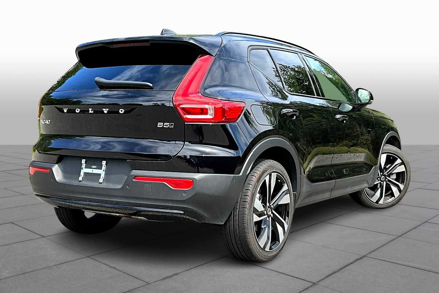 2025 Volvo XC40 Plus photo 12