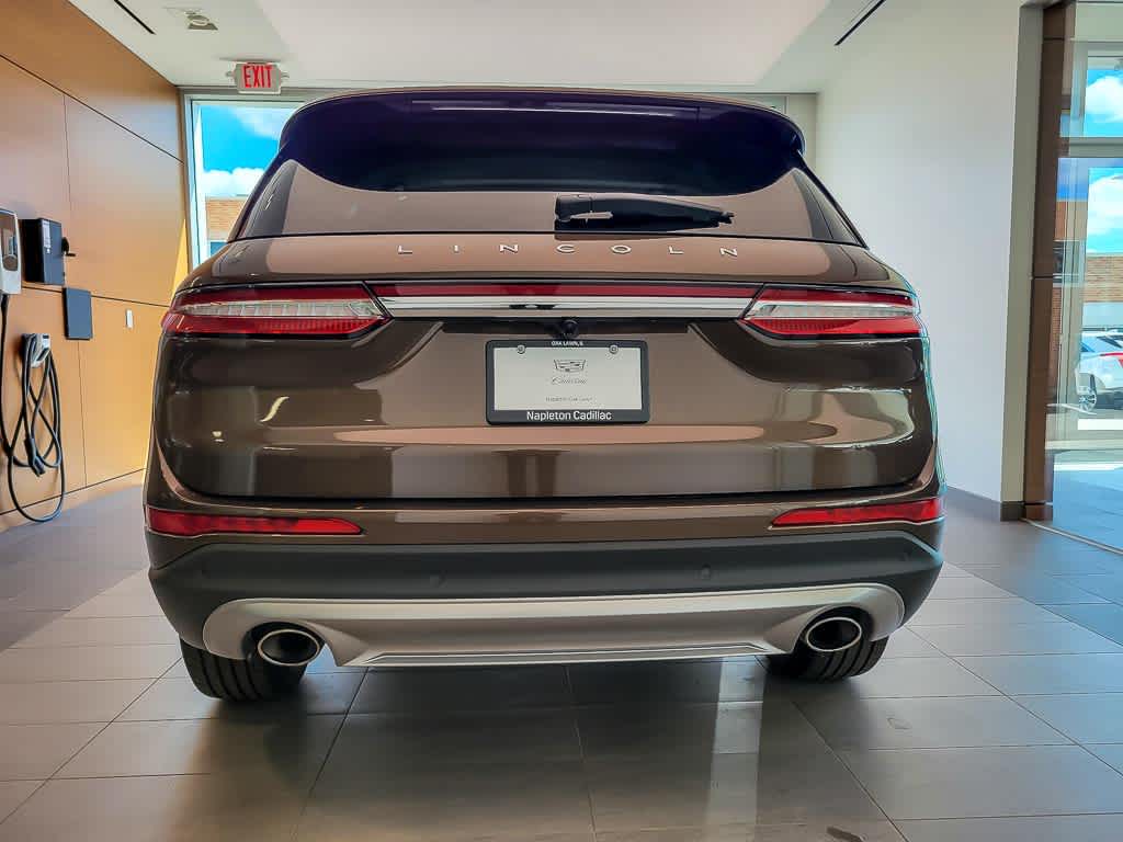 2022 Lincoln Corsair Standard photo 4