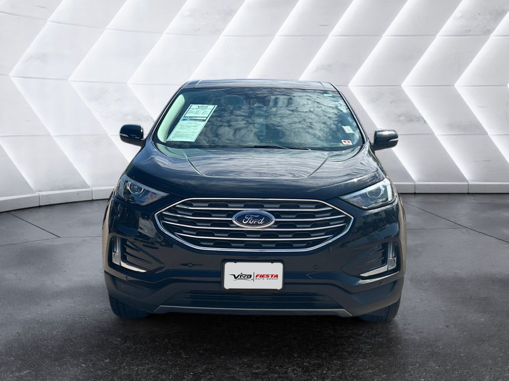 2022 Ford Edge Titanium photo 2