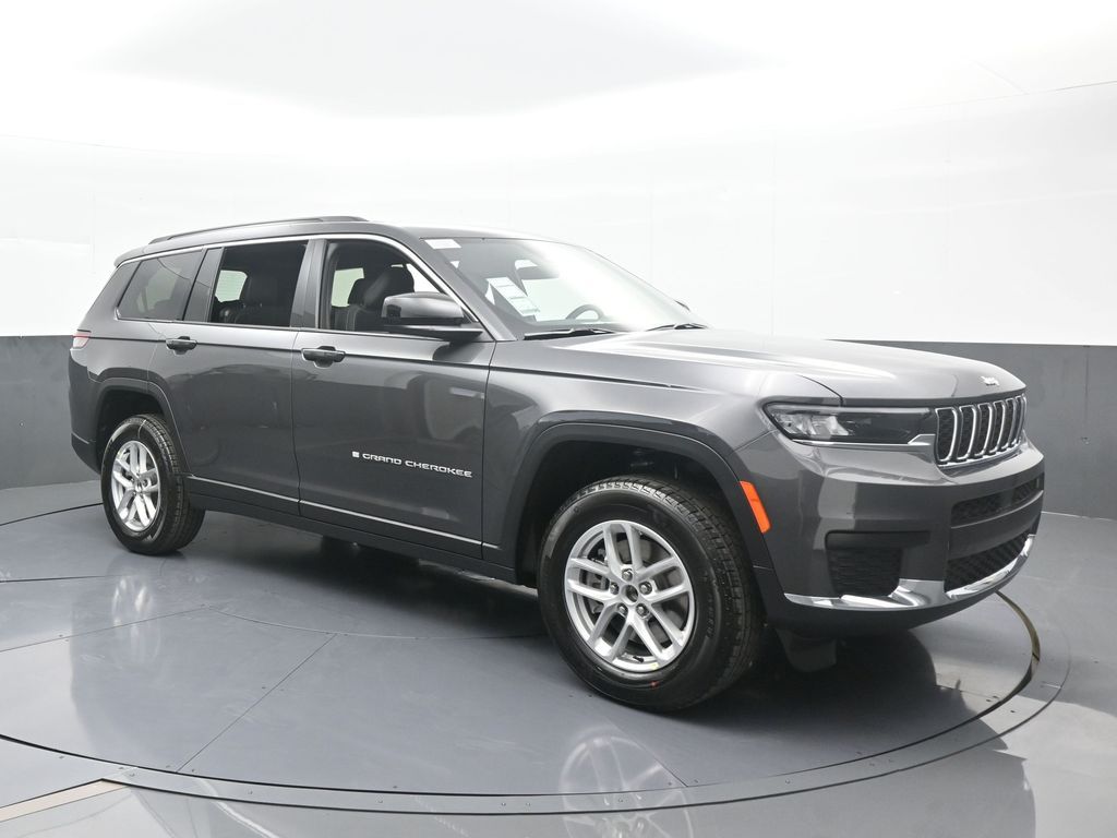 2025 Jeep Grand Cherokee Laredo photo 4