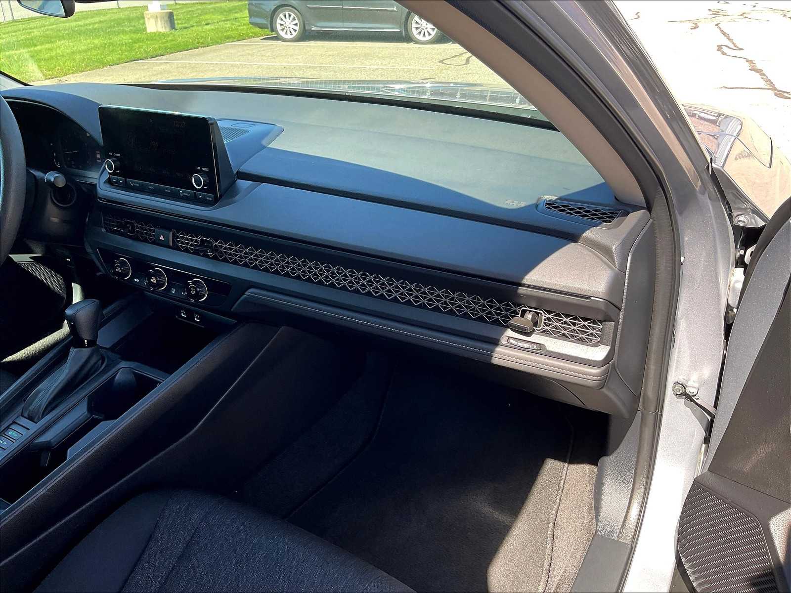 2023 Honda Accord LX photo 13