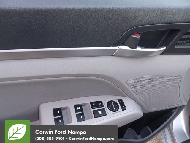 2020 Hyundai Elantra SEL photo 11