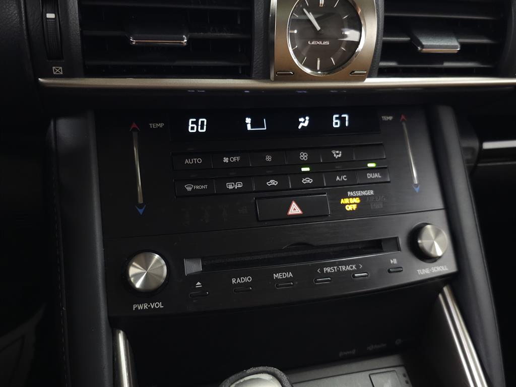 2017 Lexus IS 300 photo 23