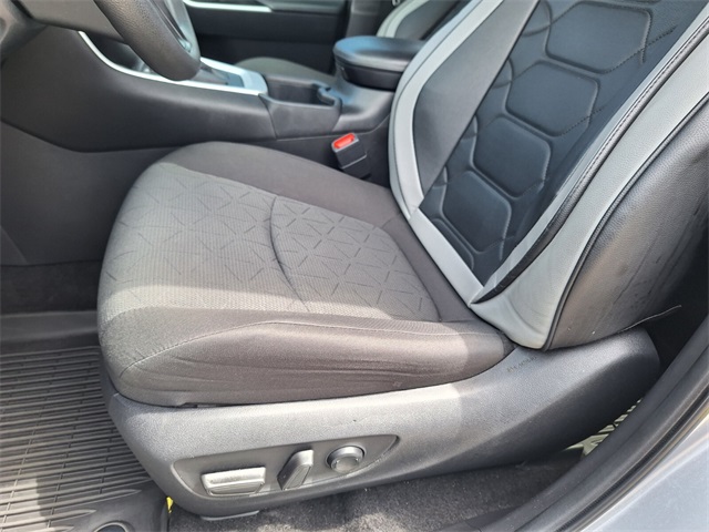 2022 Toyota RAV4 XLE photo 7