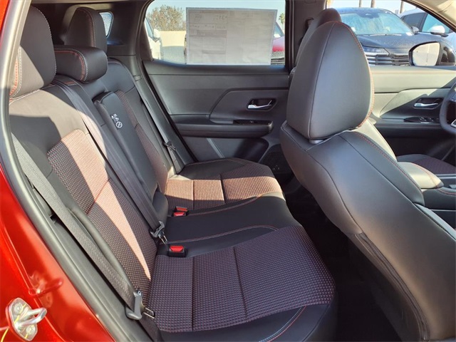 2026 Nissan Kicks SR photo 4