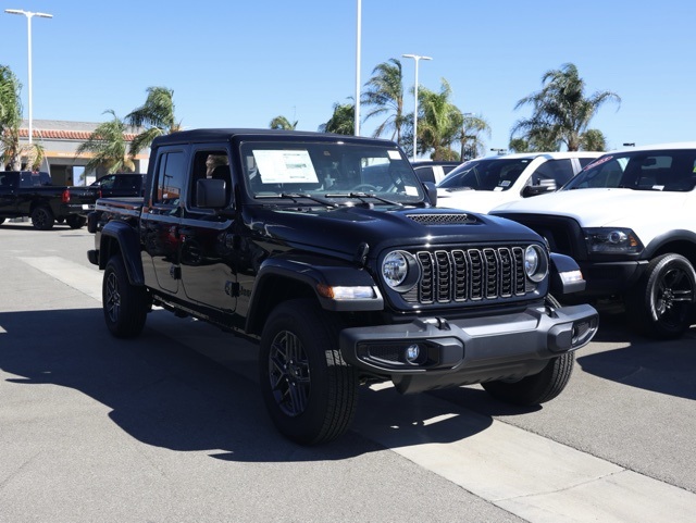 2025 Jeep Gladiator Sport S photo 2
