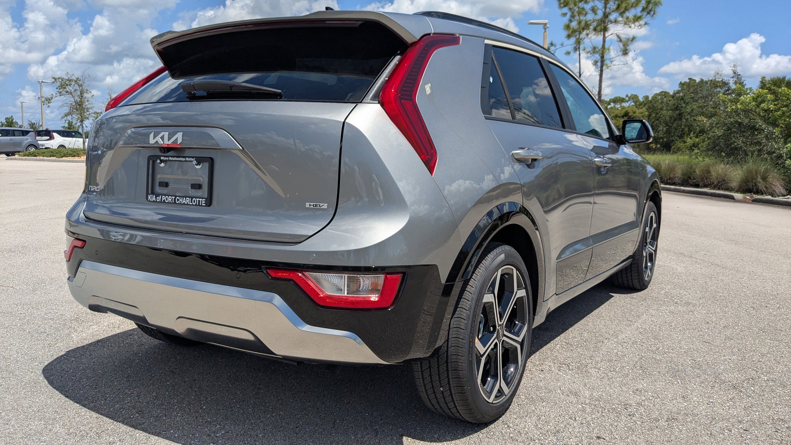 2025 Kia Niro EX Touring photo 2