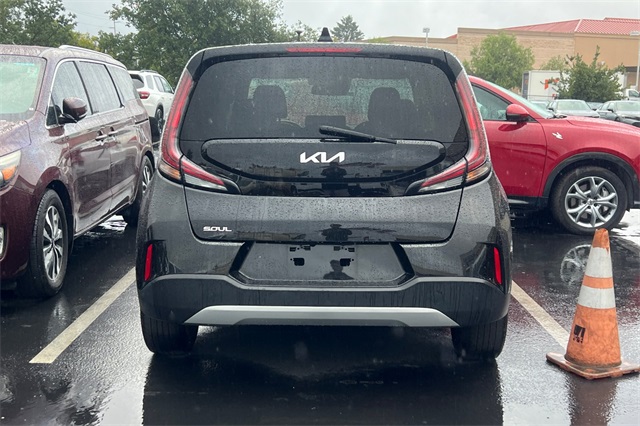 2024 Kia Soul LX photo 3