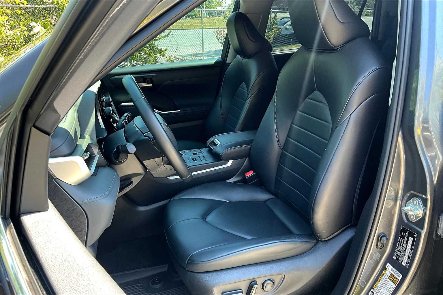 2023 Toyota Highlander XLE photo 7