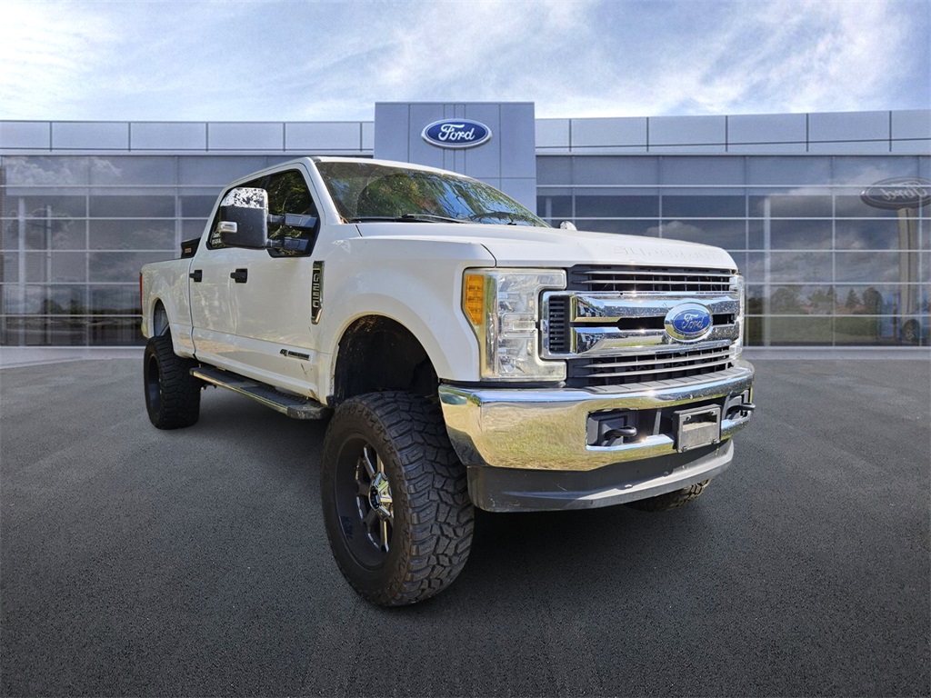 2017 Ford F-250 XLT photo 2