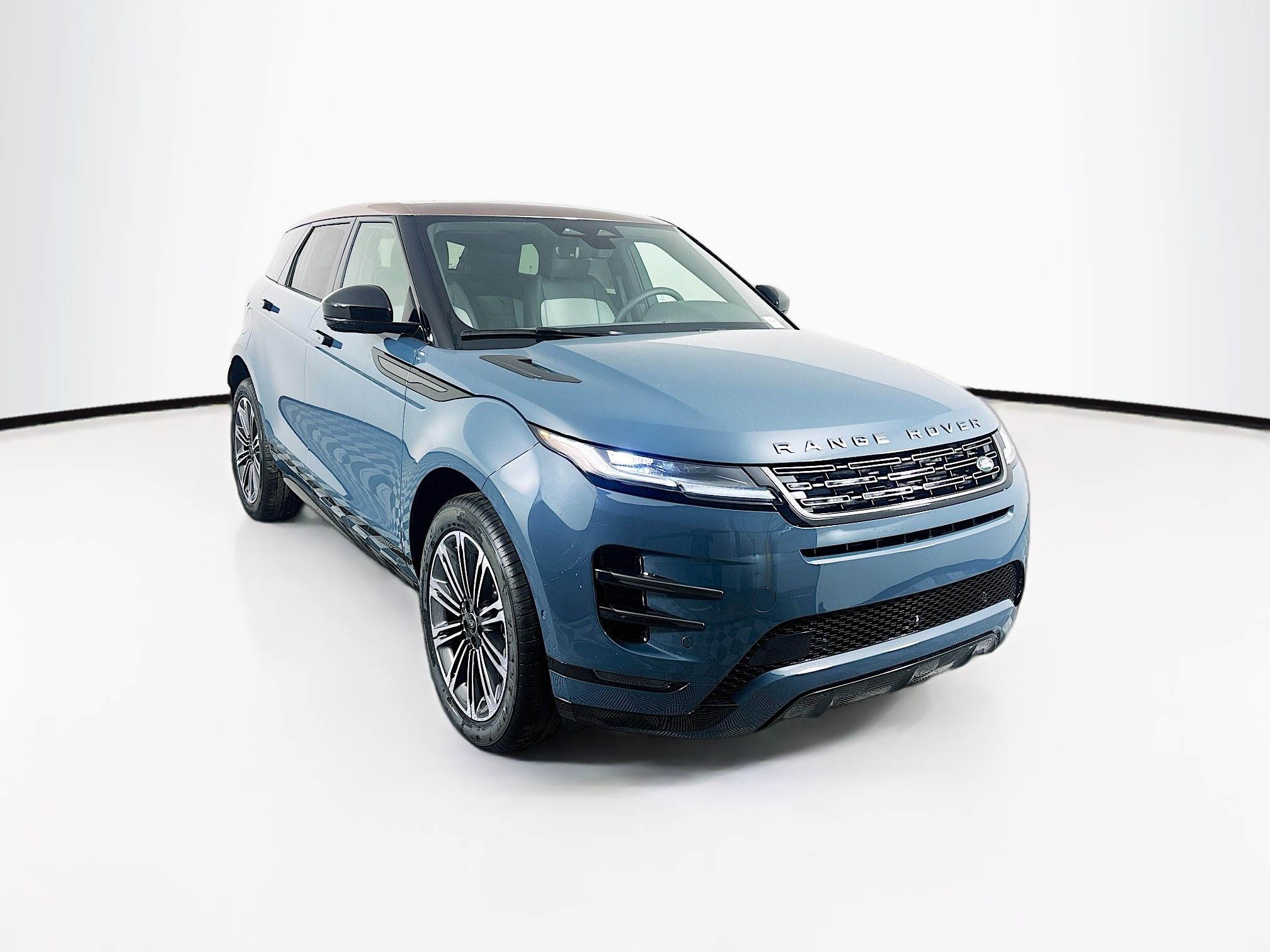 2026 Land Rover Range Rover Evoque Dynamic SE photo 3