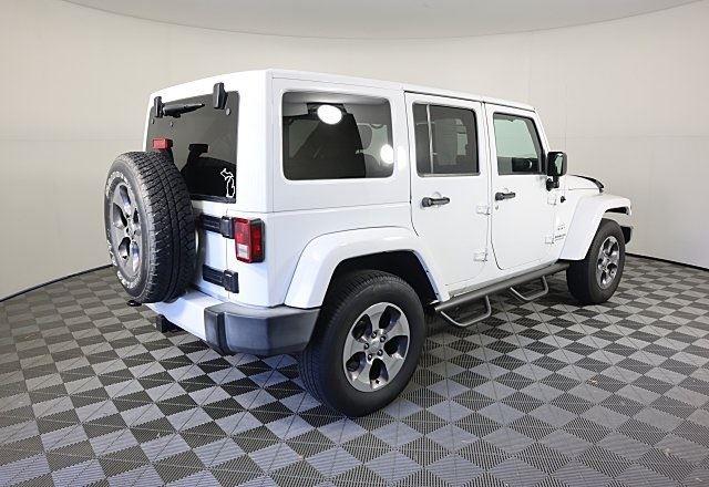 2016 Jeep Wrangler Unlimited Sahara photo 4