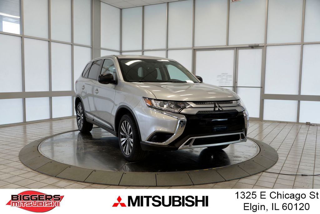 2020 Mitsubishi Outlander ES's photo
