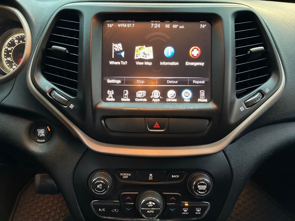 2016 Jeep Cherokee Latitude photo 19