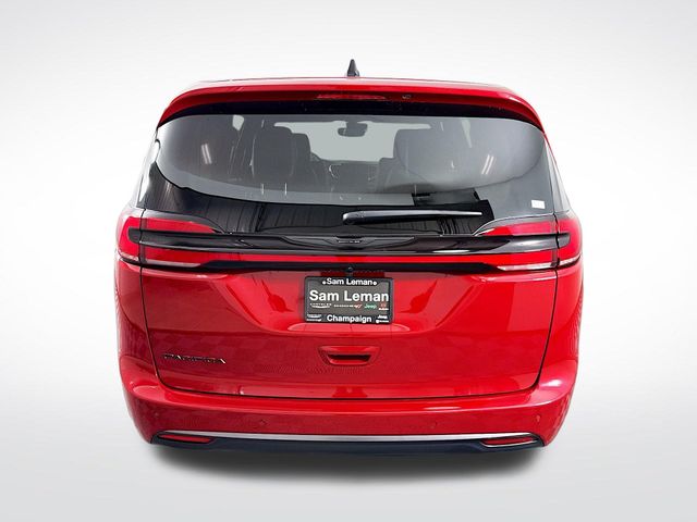 2026 Chrysler Pacifica photo 4