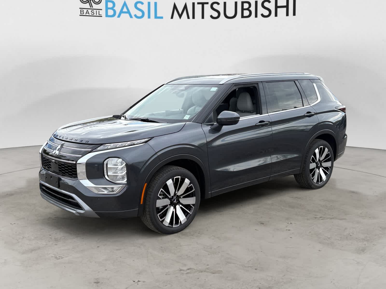 2025 Mitsubishi Outlander SEL's photo